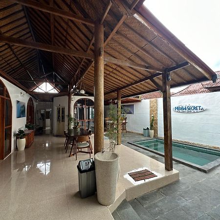 Hotel Medewi Secret Surfcamp Pulukan Esterno foto
