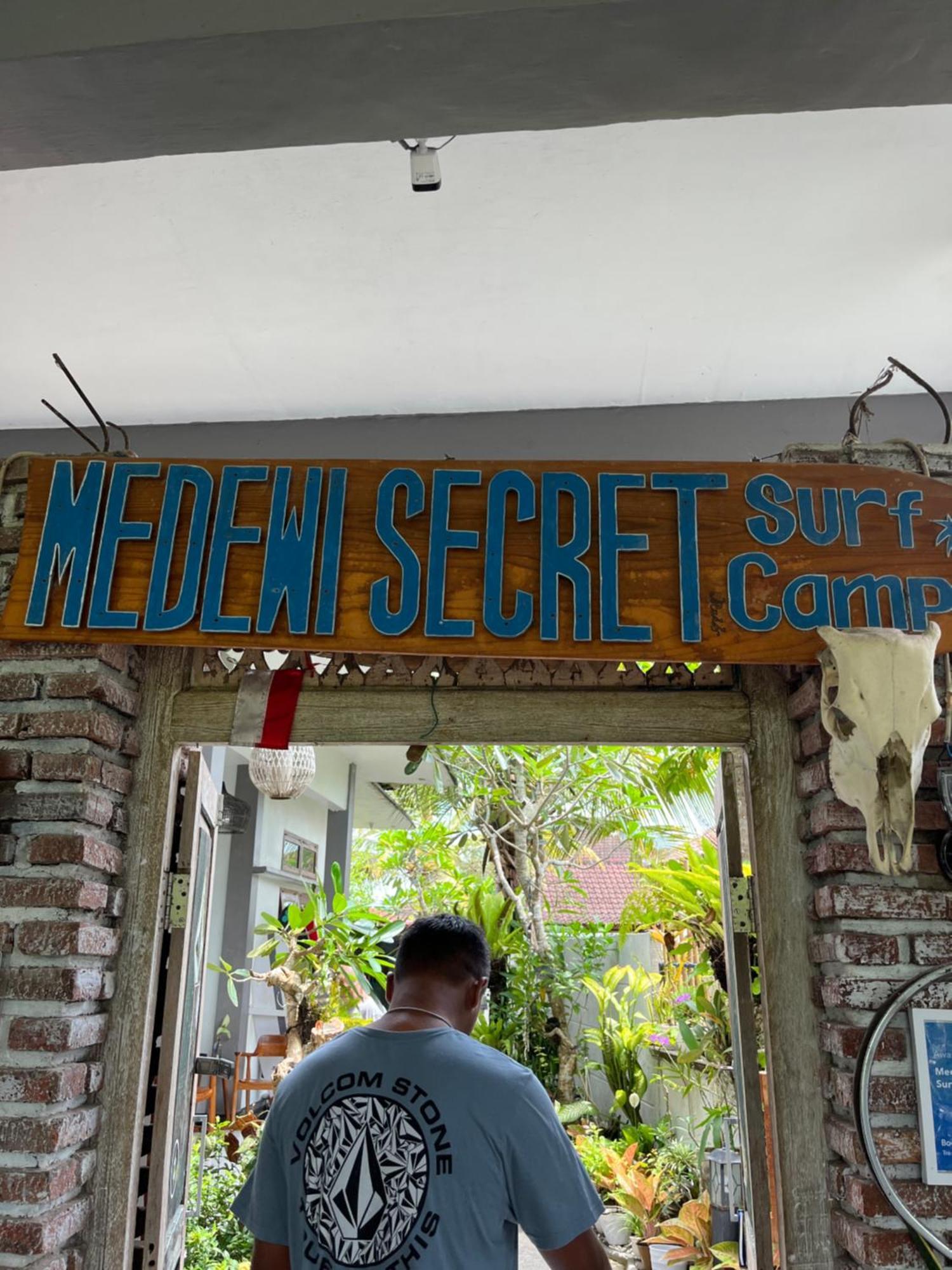 Hotel Medewi Secret Surfcamp Pulukan Esterno foto