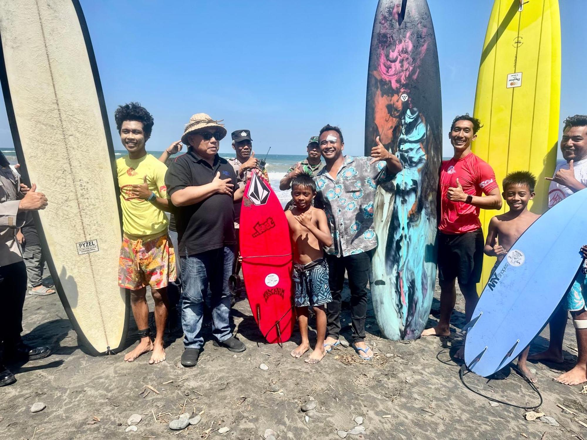Hotel Medewi Secret Surfcamp Pulukan Esterno foto