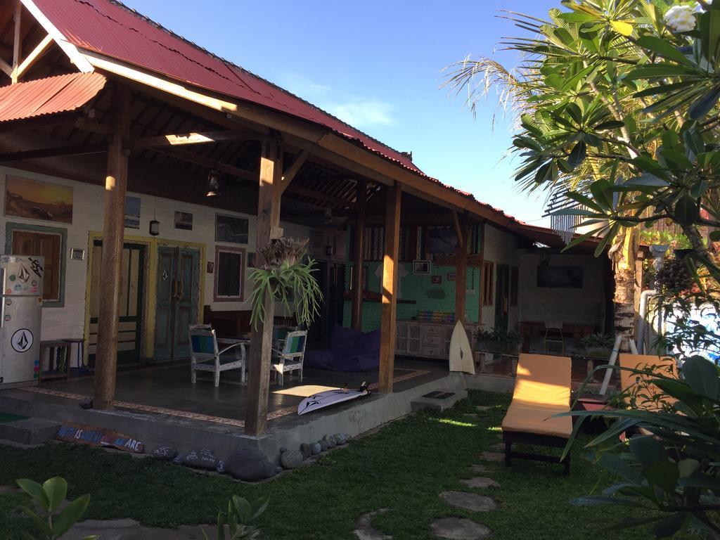 Hotel Medewi Secret Surfcamp Pulukan Esterno foto