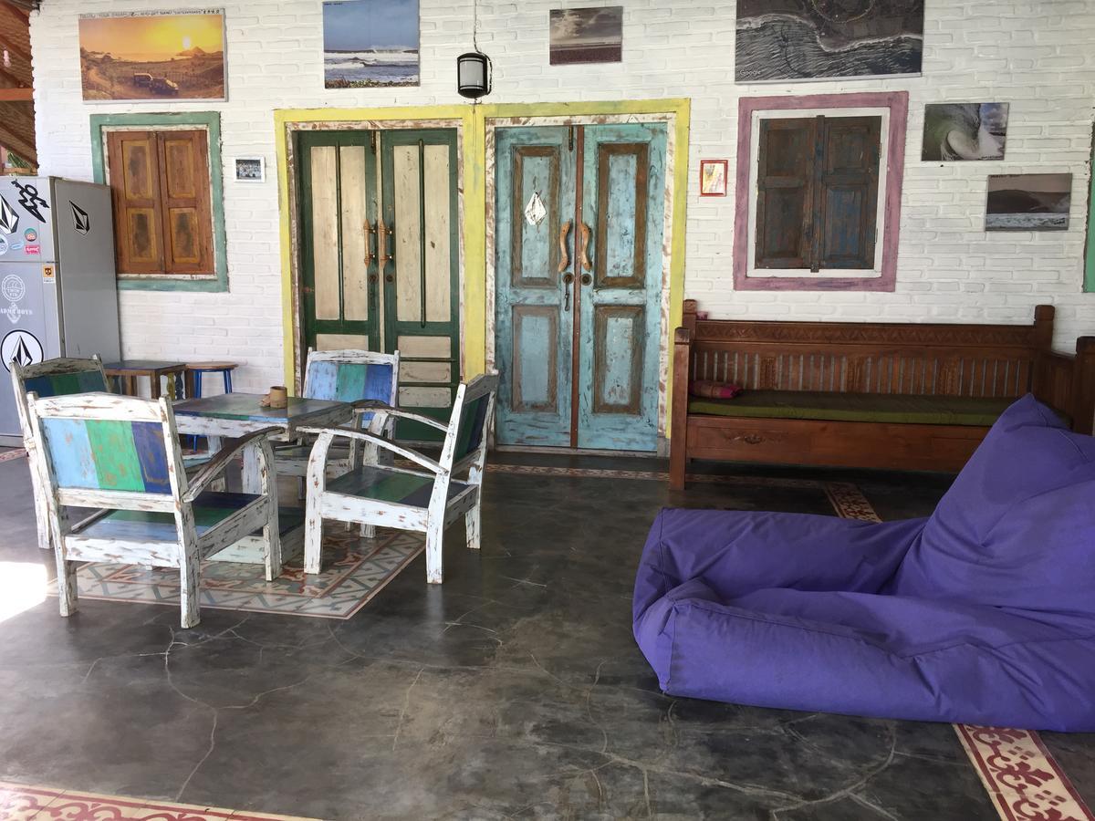Hotel Medewi Secret Surfcamp Pulukan Esterno foto