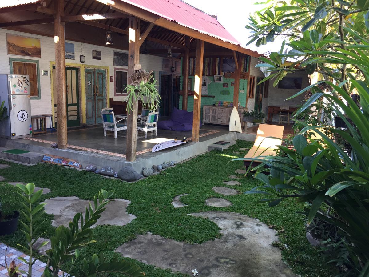 Hotel Medewi Secret Surfcamp Pulukan Esterno foto